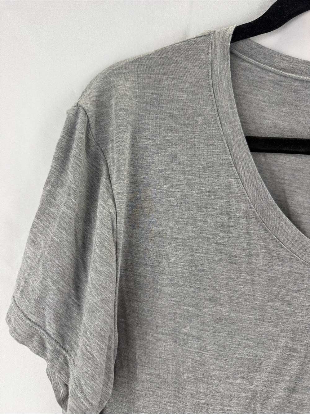 ZYIA Active Women’s Size Large Heather Gray V-Neck Short Sleeve Stretch Tee - Picture 2 of 6